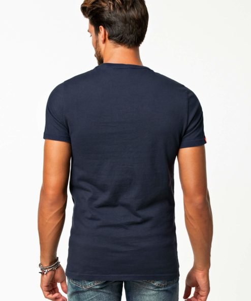 538228-0286_3-494x593